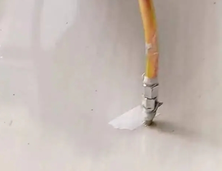 勐腊瓷砖空鼓维修公司专业解答在瓷砖铺贴过程中，如果使用的砂料过粗（如全部使用了粗砂），可能会导致以下问题